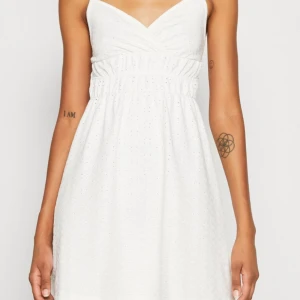 Klänning - Superfin klänning i nyskick! Endast testad. Nypris 429 kr❤️