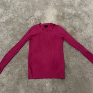 Rosa tröja - Tommyhilfiger tröja i färgen rosa