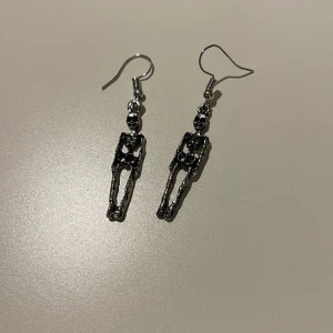 Örhängen skelett - Örhängen