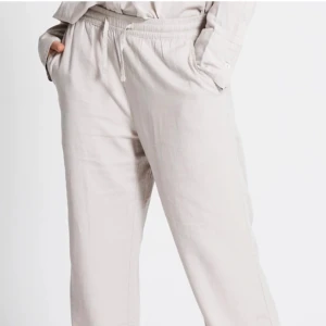 Lågmidjade linnebyxor  - Säljer dessa så snygga linnebyxor dö de inte kommer till användning 😩💓 sååå sköna o nästan aldrig använda ❤️