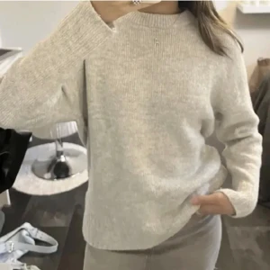 Stickad tröja - Jätte fin grå stickad tröja💕lånade bilder 