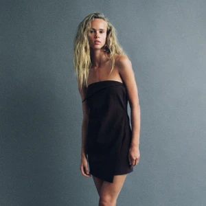 Zara klänning - Säljer denna snygga klänningen från zara. 