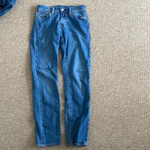 Ett par Levis 511 jeans i storlek 26/30, de sitter slim/regular. Skick 8/10. Dm för frågor eller funderingar:)