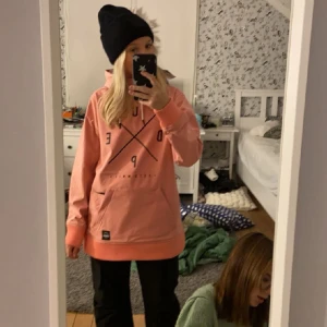 Dope Jacka  - Snyggaste rosa dope jackan! Perfekt nu till skidsäsongen 🙌🏼🙏🏼 Kan gå ner i pris vid snabb affär 