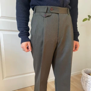 Kostymbyxor - Fina kostymbyxor från HILTL. Storlek 48 (M), 100% ull. Helt i nyskick!