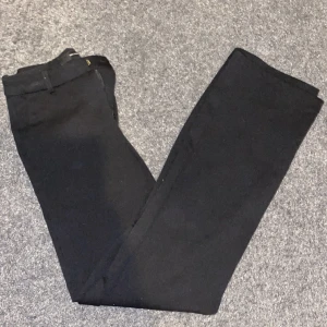 Kostymbyxor  - Jätte fina kostym byxor frpn vera Moda, raka och långa!