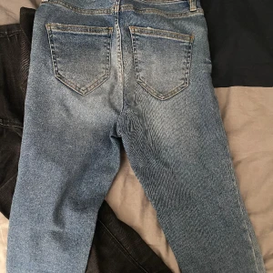 Ljusblå jeans  - Mkt bra skick. Använd ca 15 ggr