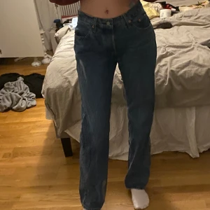 Baggy Levis Jeans - Mörkblå Baggy Levis Jeans. Använda kanske 5 gånger bara. Ord pris va runt 1300kr 