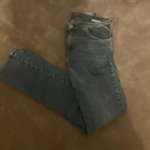 Replay jeans - Aldrig använda 10/10 skick Priset kan diskuteras vid snabb ändar! Står ej för postens strul