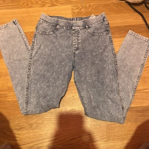 Ricktigt fina jeans  - Använd ganska många gånger men ser som ny ut 