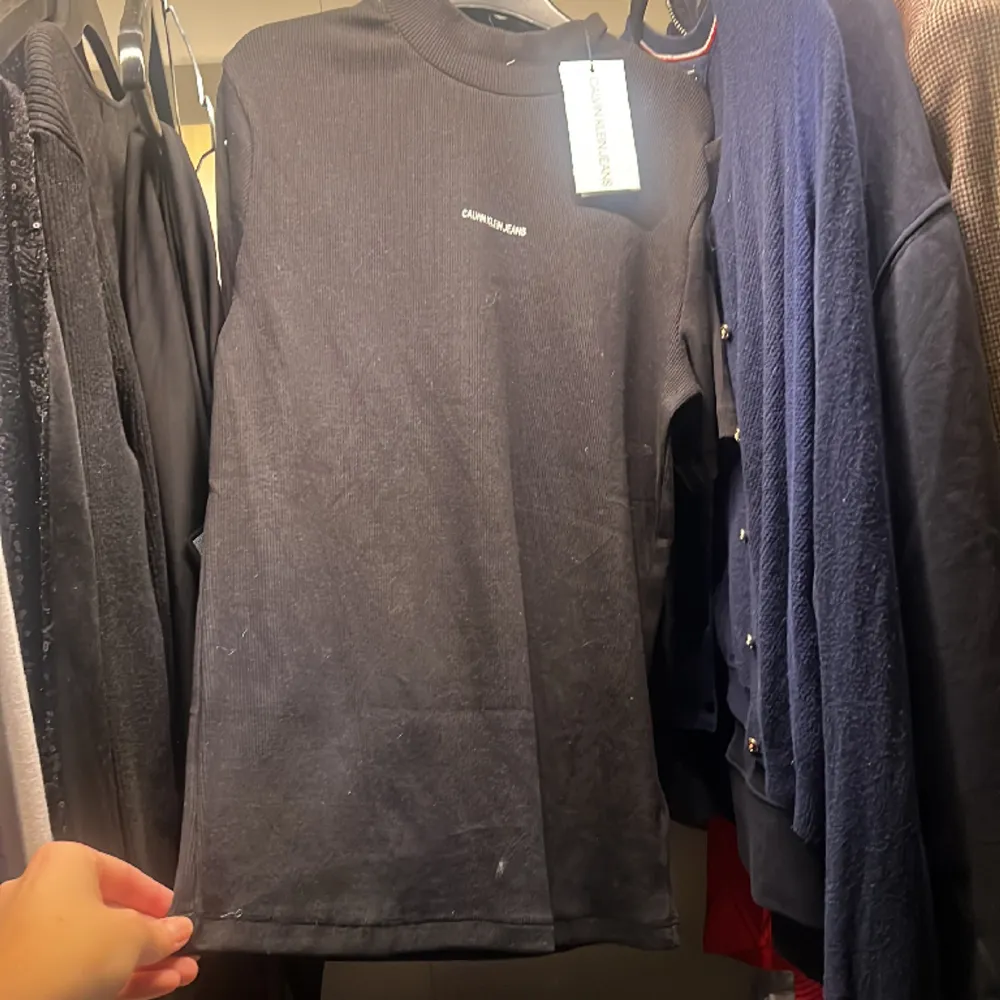 Calvin Klein t shirt helt ny och prislappen sitter kvar! . T-paidat.