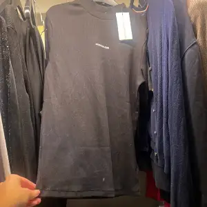 Calvin Klein t shirt helt ny och prislappen sitter kvar! 