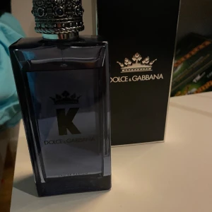 Dolce Gabbana k edp 150 ml  - Säljer nu min dolce Gabbana k edp med 144 av 150 ml ungefär, priset kan diskuteras vid en snabb affär!😀