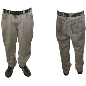 polar 92 - Polar skate co. 92 light blue jeans 🤩  I bra skick! (Det finns repor på baksidan av byxorna) Skicka dina förslag Jeans mätt är följande: A=47cm B= 107 cm C= 20cm D=33cm Guide för att mäta kläder i profilen 😇 Fråga gärna!