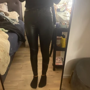 Skin byxor - Skin byxor som passar till fester eller liknande. Priset kan diskuteras vid snabb affär
