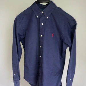 Ralph lauren skjorta  - En riktigt snygg o fräsch RL skjorta som är nästan helt ny. 8/10 Storlek:s Prisman diskuteras  Skicka om du har frågor👌🏼