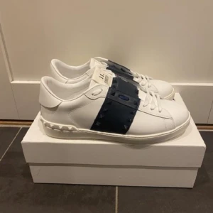 Valentino Skor - Stl. 46, Herr Fina Valentino Open skor, knappt använda. 