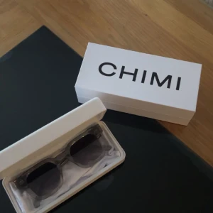 Chimi 04 grey  - Köpta i sommras och är knappt använda. Skick 10/10