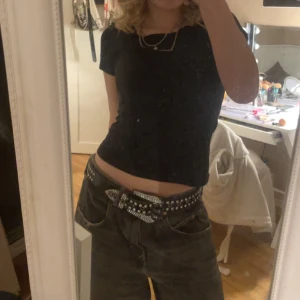 Bälte - Hej, jag säljer ett bälte med studs som inte kommer till användning längre :) storlek M cirka