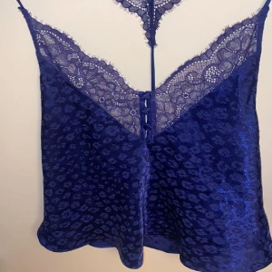 Pyjamaslinne  - Säljer detta så snygga pyjamaslinnet från hunkemöller, detta sitter tyvärr för stort på mig så säljer det vidare