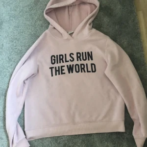 Rosa hoodie - Rosa hoodie från Gina tricot. Använd 1 gång.🩷
