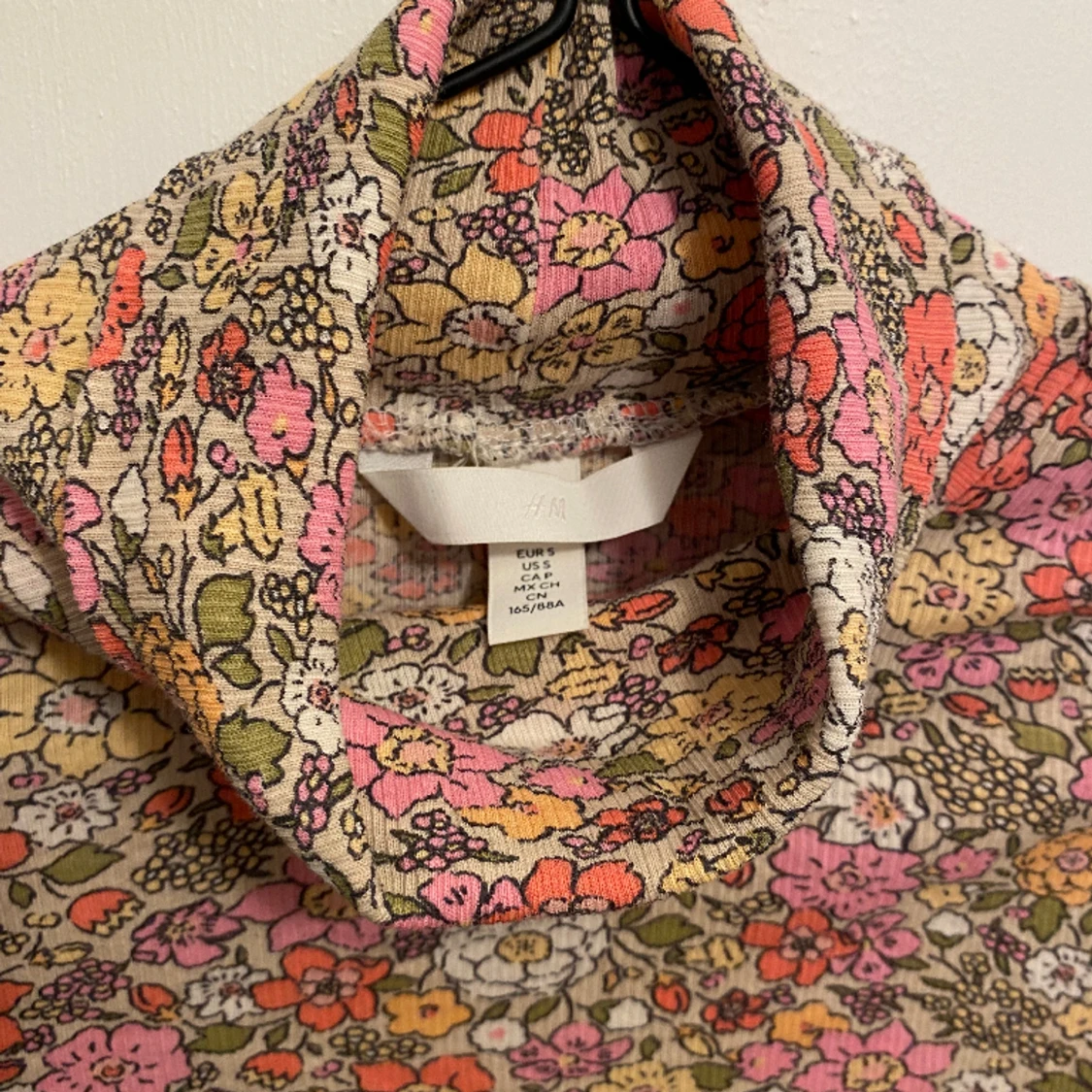 Blommig tröja - 90