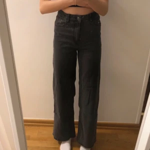 Black/grey jeans - Style: Viola / extra wide high waist soft material  adjustable waistband worn about 10 times !! I am 160 cm !!