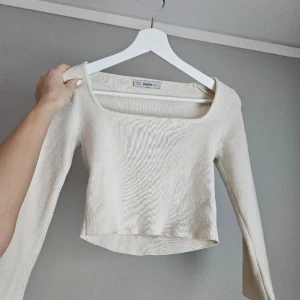 Stickad topp - Stickad topp med square neck från chiquelle 💓 fint skick, använd max 5 gånger!