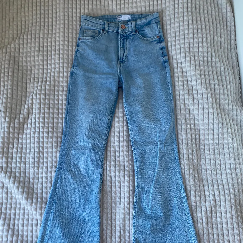 säljer dessa jeansen från bershka, vid funderingar är det bara att skriva . Jeans & Byxor.
