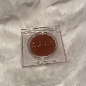 Caia ögonskugga  - Ögonskugga från Caia i färgen date night, endast provad, frakt tillkommer 💜💜