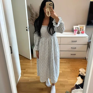 Lång klänning - Storlek S, använd någon enstaka gång💕