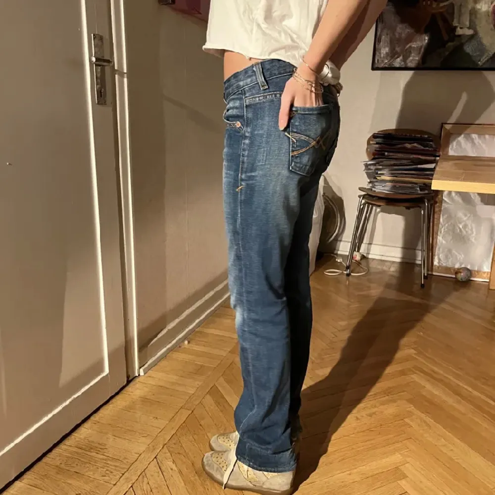 Suuuperfina Armani lågmidjade jeans!!  Bra skick, nästan aldrig använda. Modellen är 163. . Jeans & Byxor.