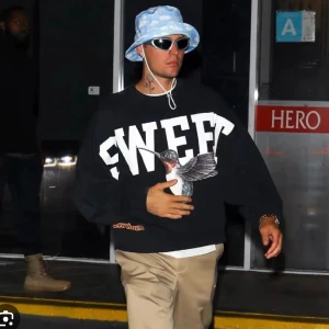 DREWHOUSE SWEET SWEATSHIRT - Extremt sällsynt tröja som inte går att få tag på - Strl m  Säljer för 600kr billigare än stockX pris.