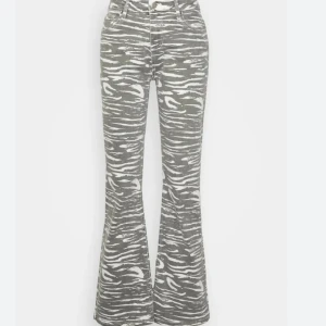 Coola Zebra jeans - Super coola bootcut zebra jeans. Ordinarie pris = 1295 kr Pris kan diskuteras  Finns kvar!!!