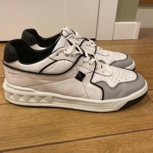 Valentino skor 45 - Toppskick. Kostar 10 000kr nya och finns på Värmdö 