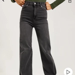 Moxy straight jeans  - Superfina o sköna jeans 💗 Storlek M/32. Dr denim jeans i modellen Moxy Straight 💗