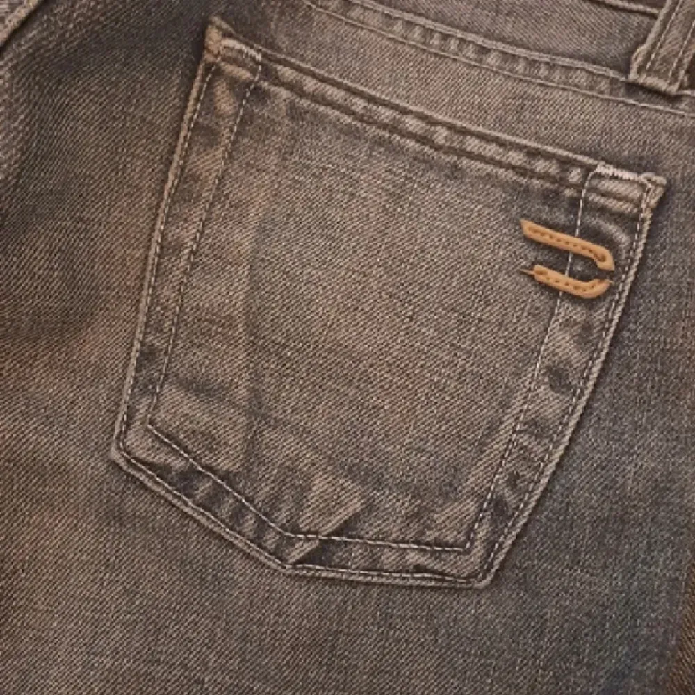 Skit snygga lågmidjade diesel jeans!! Midjemått rakt över 39 cm, innebenslängd 80💕. Jeans & Byxor.