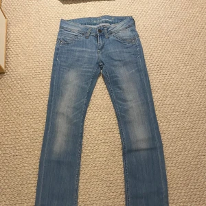 Ljusblåa jeans - Jättefina ljusblåa jeans helt utan defekter, som nya, bra längd på mig som är ca 170 cm☺️