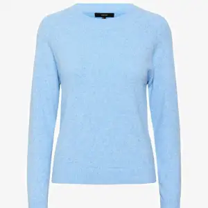 Säljer denna super söta ljus blå stickade tröjan från vero Moda😍😍