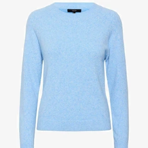 Blå stickad tröja  - Säljer denna super söta ljus blå stickade tröjan från vero Moda😍😍