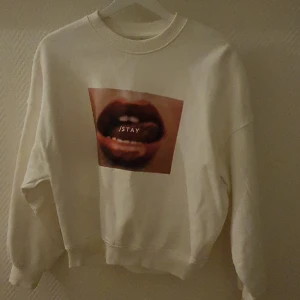 Långärmad tröja - Strl s sparsamt använd är som ny köpt på Carlings  köparen står för frakten