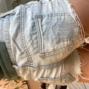 🌟{ shorts } 🌟 - Ett bar jätte fina shorts!  Säljer dom endast för att dom har blivit för små! :)🌟