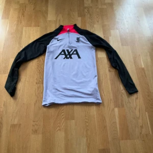 Liverpool tröja  - Säljer min liverpool tröja bra skick (säljer den pga för liten) size xs