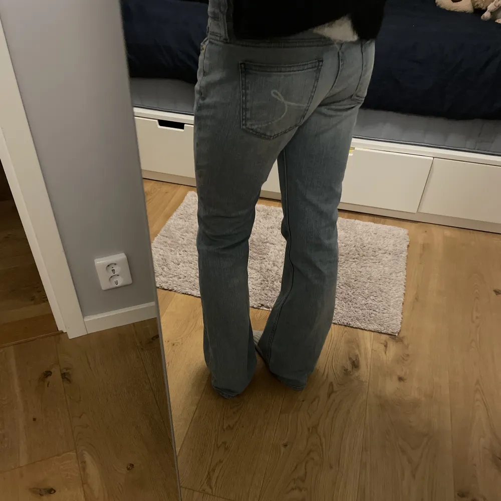 Så snygga bootcut jeans, lowwaist!💗Från Tommy Hilfiger, väldigt bra skick!!. Jeans & Byxor.