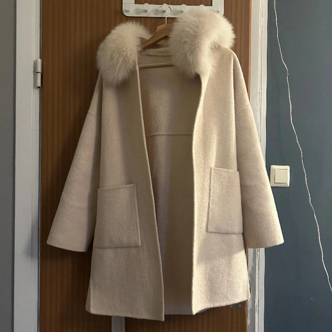 Beigh kappa med päls - 90