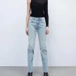 säljer dessa jeans från zara!! perfekta till våren❣️❣️