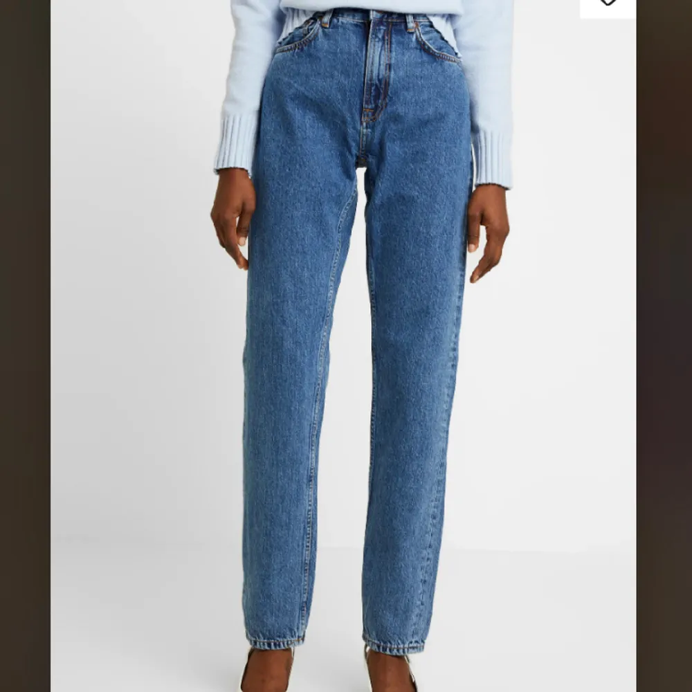 Supersnygga nudie jeans, köpta för 1200 kr och bara använda 1 gång! Midwaist i färgen Friendy blue och modellen   Breezy Britt. Jeans & Byxor.