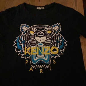 Kenzo T shirt - Bra skick. 