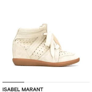 Isabel marant bobby  - Skorna är köpta för 3 månader sedan och använt dom 2-3 gånger. Dom är så sköna att gå i om man jämför med bekett modellen😍skorna är i väldigt bra skick och jag har tagit bra hand om dom! Skicka om du har frågor eller vill se fler bilder💕💕💕 