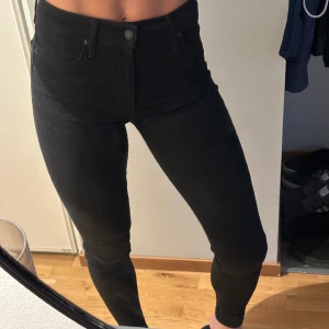 Levi’s jeans - Otroligt sköna jeans i stretch från Levi's, modell 501 skinny. Använda MAX två gånger, som nya!